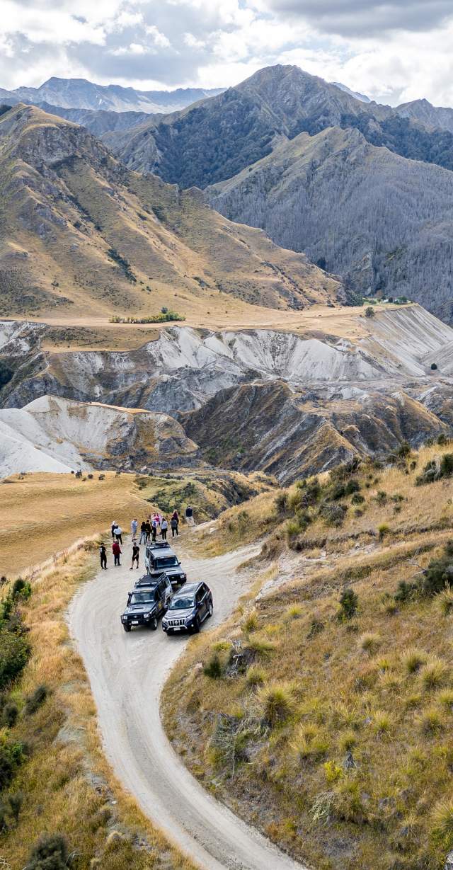 Scenic New Zealand road trip beside mountains and a lake